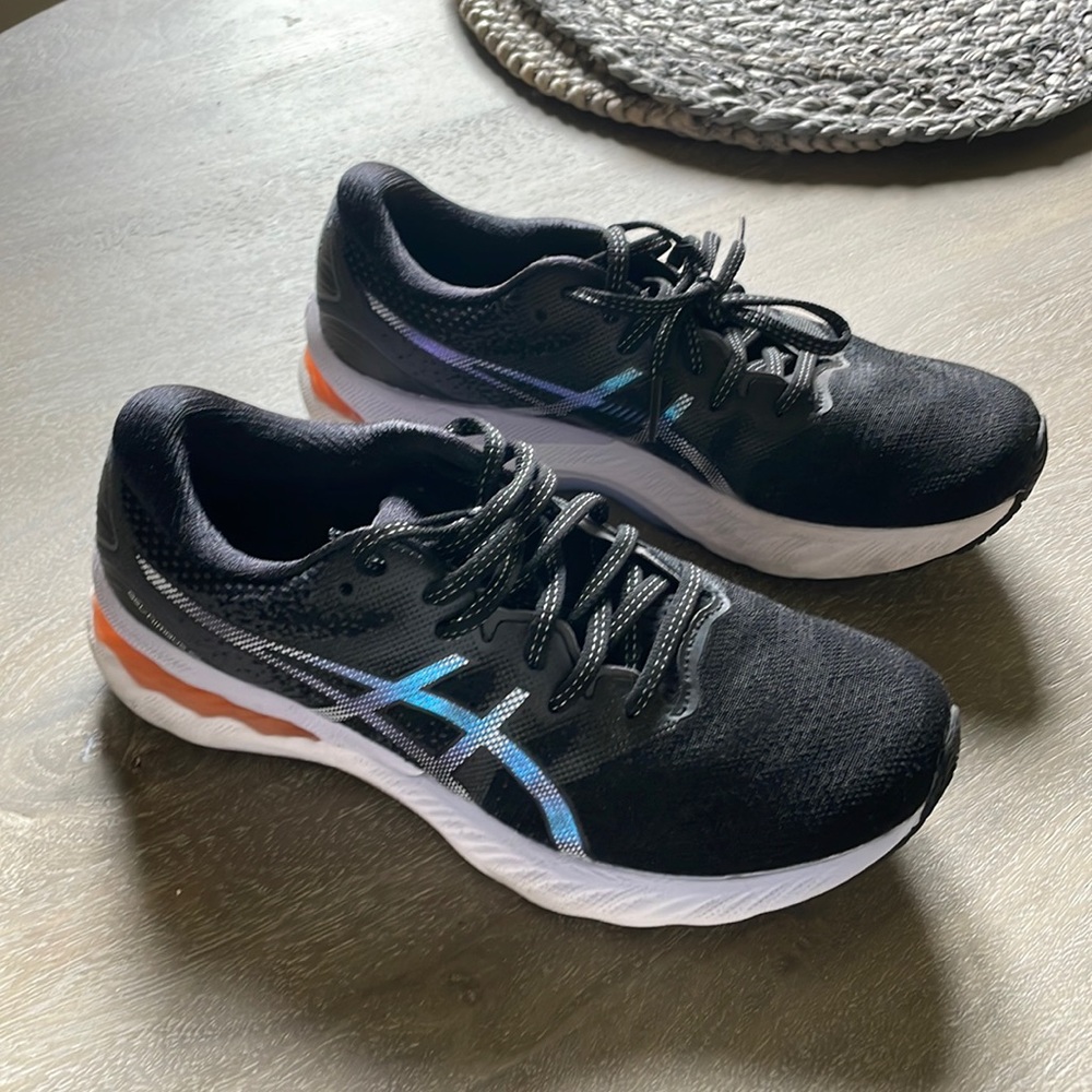 Women’s Asics Gel Nimbus 23 size 8.5